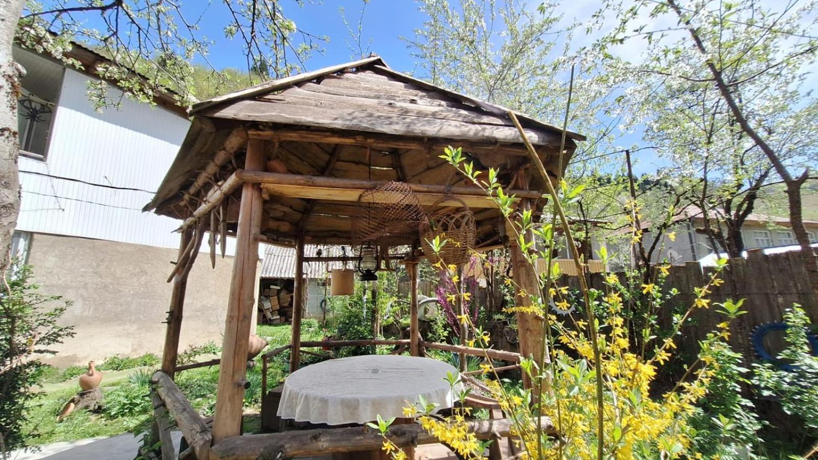 Guest House "Svaneti" Lentekhi Екстер'єр фото