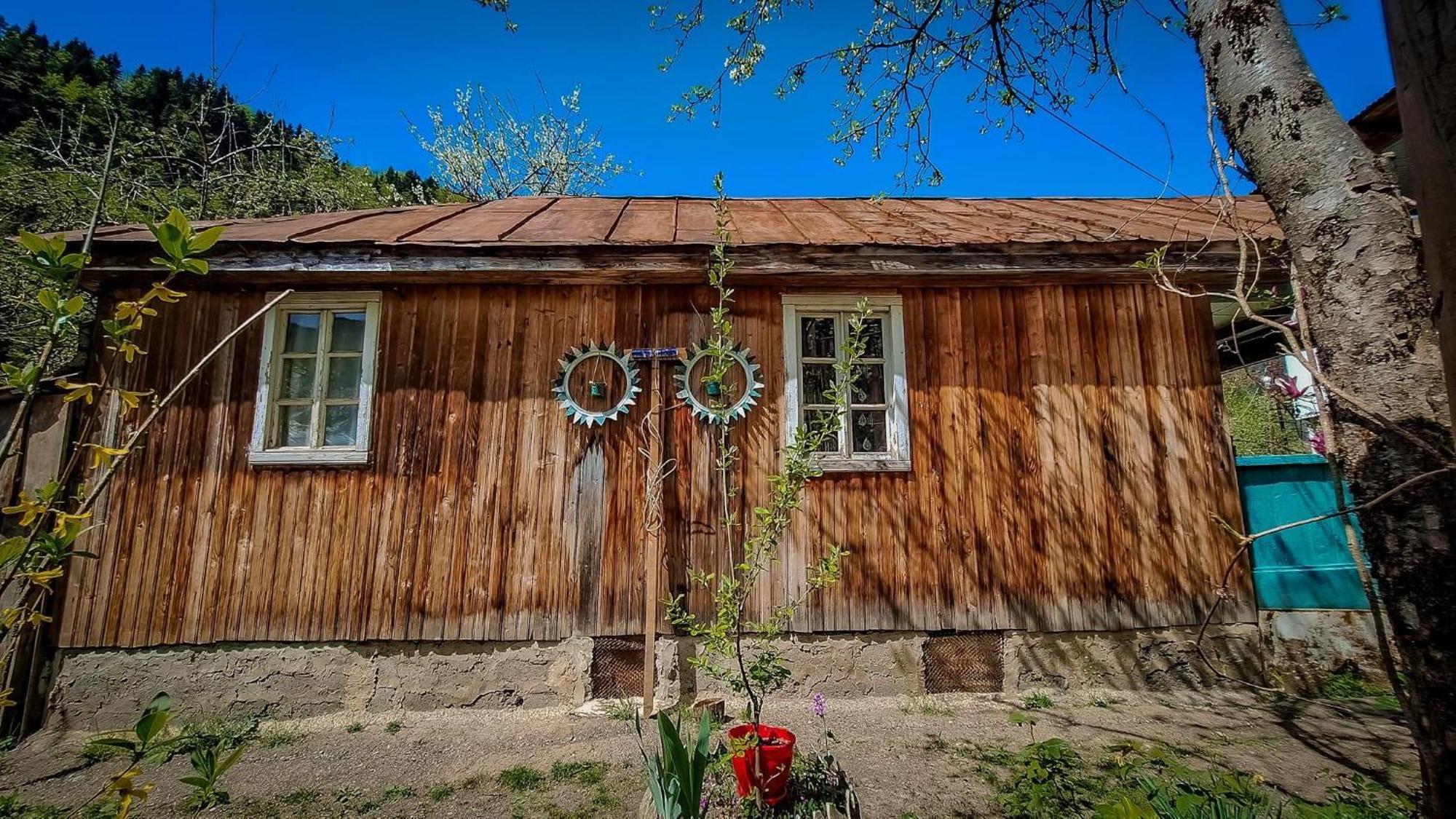 Guest House "Svaneti" Lentekhi Екстер'єр фото