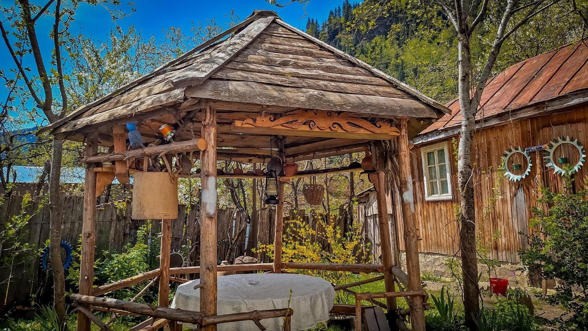 Guest House "Svaneti" Lentekhi Екстер'єр фото